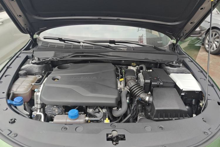 Used CHANGAN UNI-V 2024 1.5T Prestige Edition Engine Bay