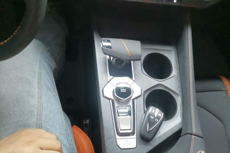 Used CHANGAN UNI-V 2024 1.5T Prestige Edition Gear Lever