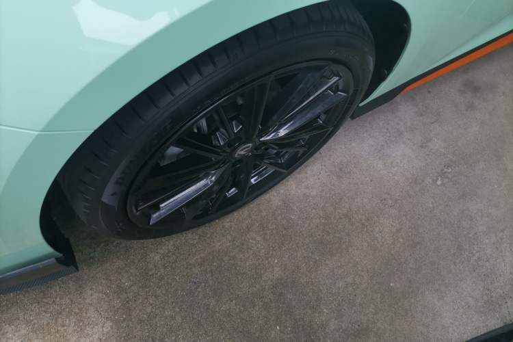 Used CHANGAN UNI-V 2024 1.5T Prestige Edition Left Front Wheel Hub