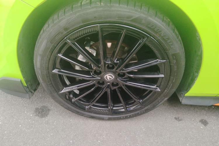 Used CHANGAN UNI-V 2024 1.5T Prestige Sport Edition Left Front Wheel Hub