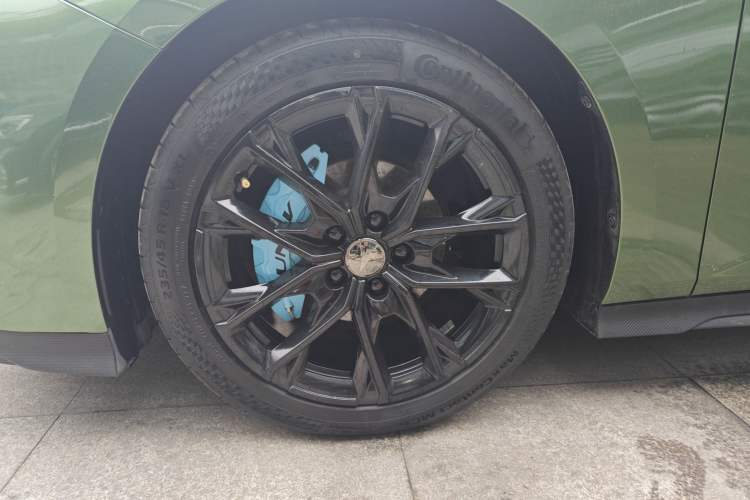 Used CHANGAN UNI-V 2024 1.5T Prestige Edition Left Front Wheel Hub