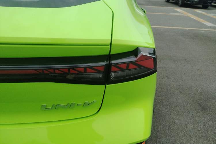 Used CHANGAN UNI-V 2024 1.5T Prestige Sport Edition Right Rear Taillight