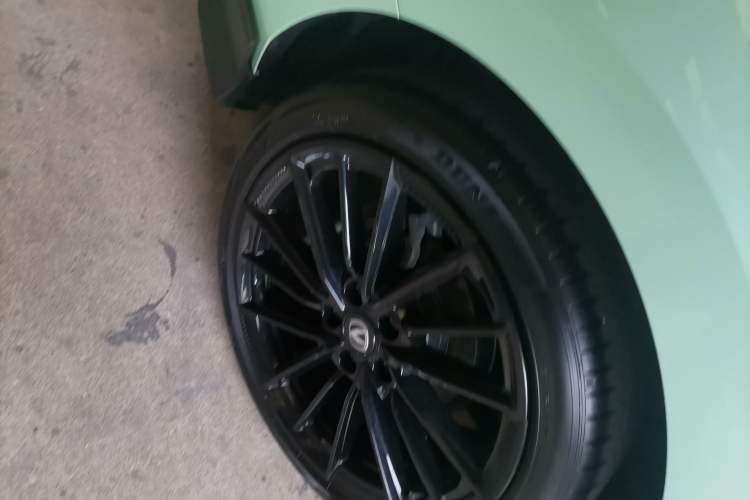 Used CHANGAN UNI-V 2024 1.5T Prestige Edition Right Rear Wheel Hub
