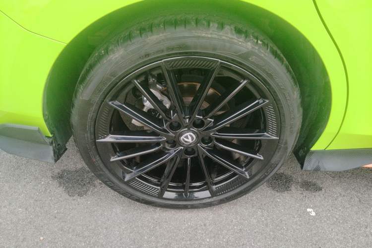 Used CHANGAN UNI-V 2024 1.5T Prestige Sport Edition Right Rear Wheel Hub