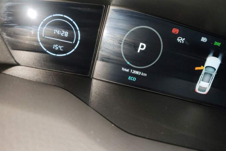 Used CHANGAN UNI-V 2024 1.5T Prestige Sport Edition Odometer Close Up