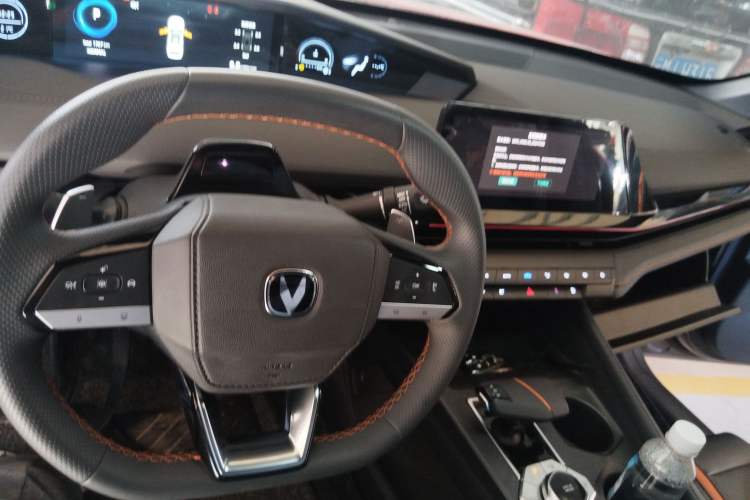Used CHANGAN UNI-V 2024 1.5T Smart Navigation Version Center Console