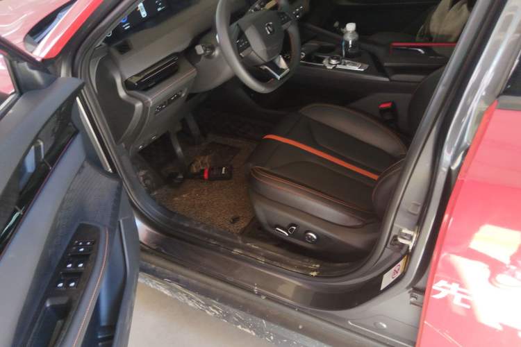 Used CHANGAN UNI-V 2024 1.5T Smart Navigation Version Driver Seat
