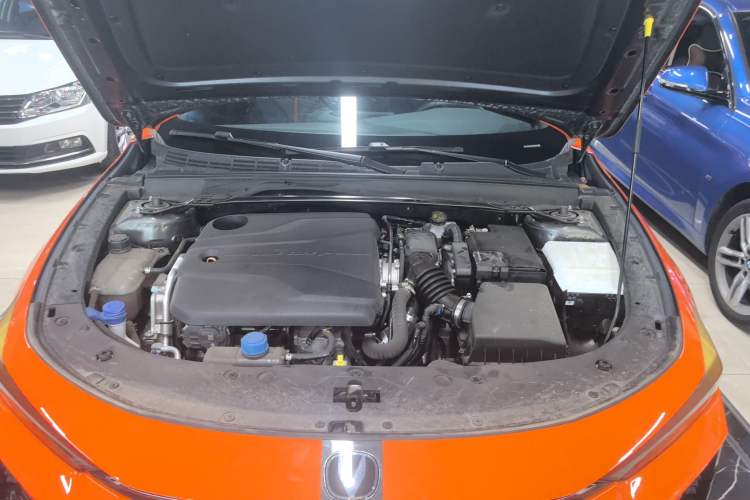Used CHANGAN UNI-V 2024 1.5T Smart Navigation Version Engine Bay