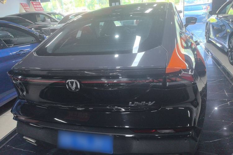 Used CHANGAN UNI-V 2024 1.5T Smart Navigation Version Exterior 4