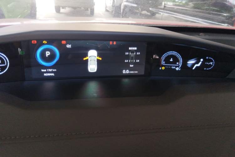 Used CHANGAN UNI-V 2024 1.5T Smart Navigation Version Instrument Cluster