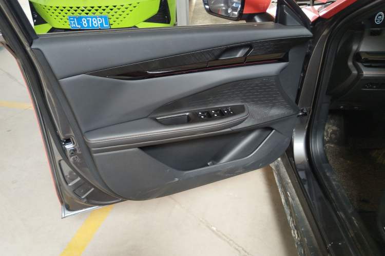 Used CHANGAN UNI-V 2024 1.5T Smart Navigation Version Left Front Door Interior
