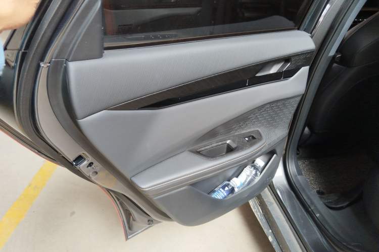 Used CHANGAN UNI-V 2024 1.5T Smart Navigation Version Left Rear Door Interior