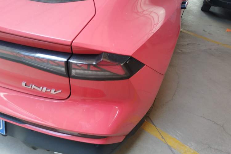 Used CHANGAN UNI-V 2024 1.5T Smart Navigation Version Right Rear Taillight