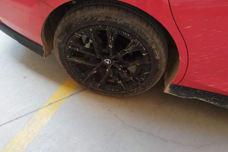 Used CHANGAN UNI-V 2024 1.5T Smart Navigation Version Right Rear Wheel Hub