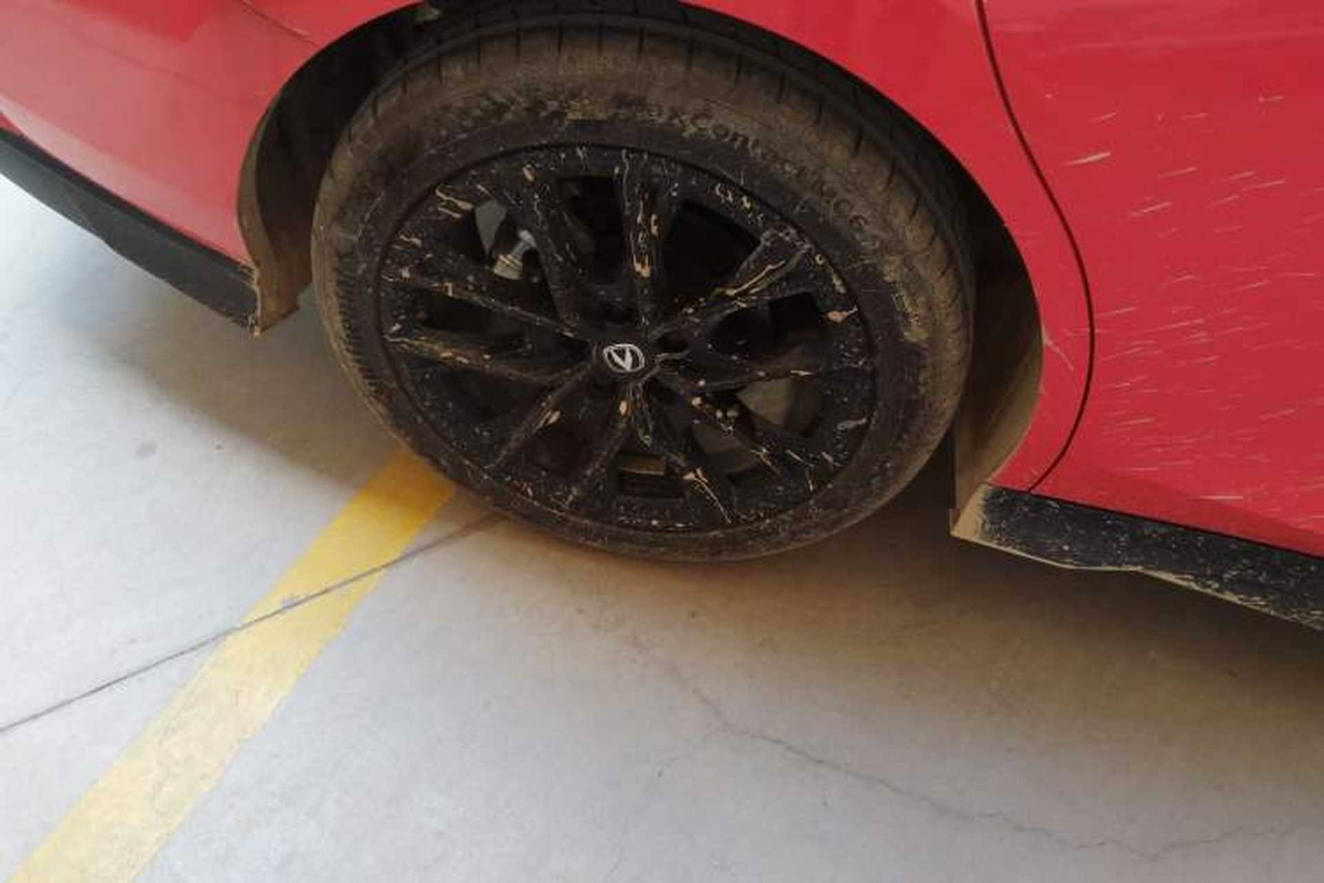 Used CHANGAN UNI-V 2024 1.5T Smart Navigation Version Right Rear Wheel Hub