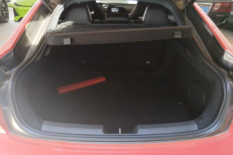 Used CHANGAN UNI-V 2024 1.5T Smart Navigation Version Trunk