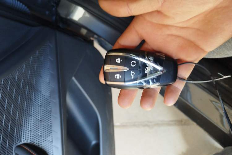 Used CHANGAN UNI-V 2024 1.5T Smart Navigation Version Vehicle Key