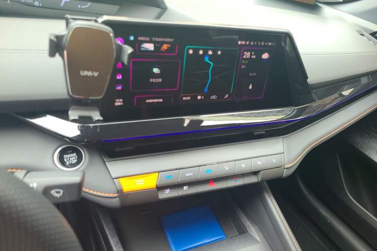 Used CHANGAN UNI-V 2024 1.5T High-Energy Version Audio And AC Panel