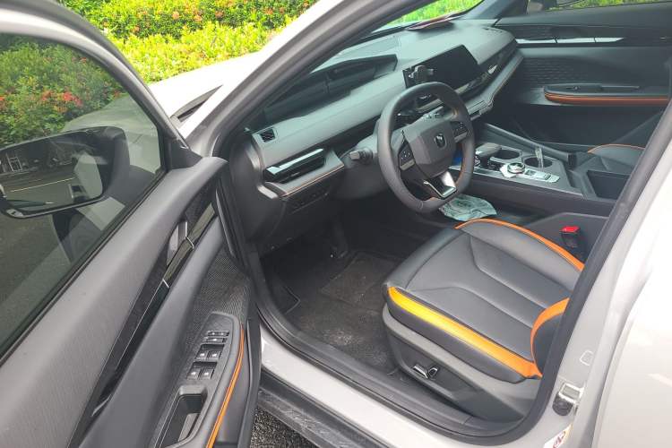 Used CHANGAN UNI-V 2024 1.5T High-Energy Version Driver Seat