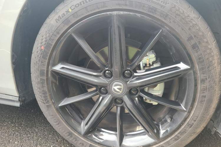 Used CHANGAN UNI-V 2024 1.5T High-Energy Version Right Front Wheel Hub