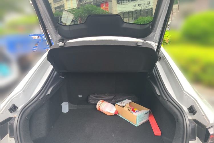 Used CHANGAN UNI-V 2024 1.5T High-Energy Version Trunk