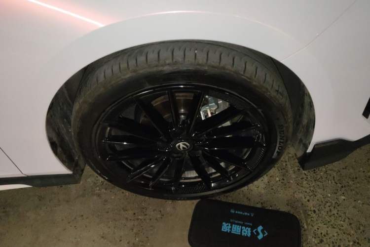 Used CHANGAN UNI-V 2024 1.5T Prestige Sport Edition Right Front Wheel Hub