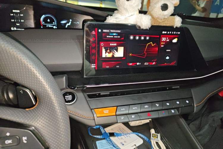 Used CHANGAN UNI-V 2024 1.5T Prestige Edition Audio And AC Panel