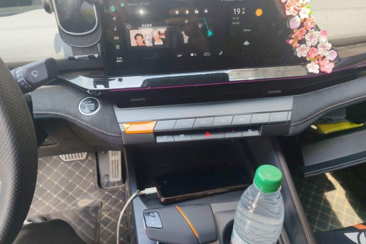 Used CHANGAN UNI-V 2024 1.5T Prestige Sport Edition Audio And AC Panel