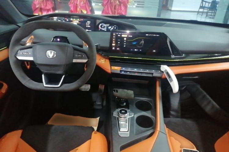 Used CHANGAN UNI-V 2024 2.0T Classic Sport Edition Center Console