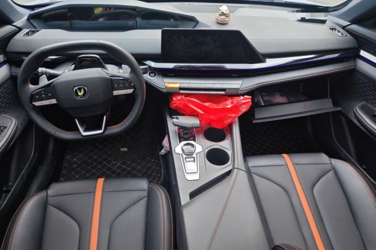 Used CHANGAN UNI-V 2024 1.5T Prestige Edition Center Console