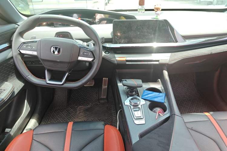Used CHANGAN UNI-V 2024 1.5T Prestige Sport Edition Center Console