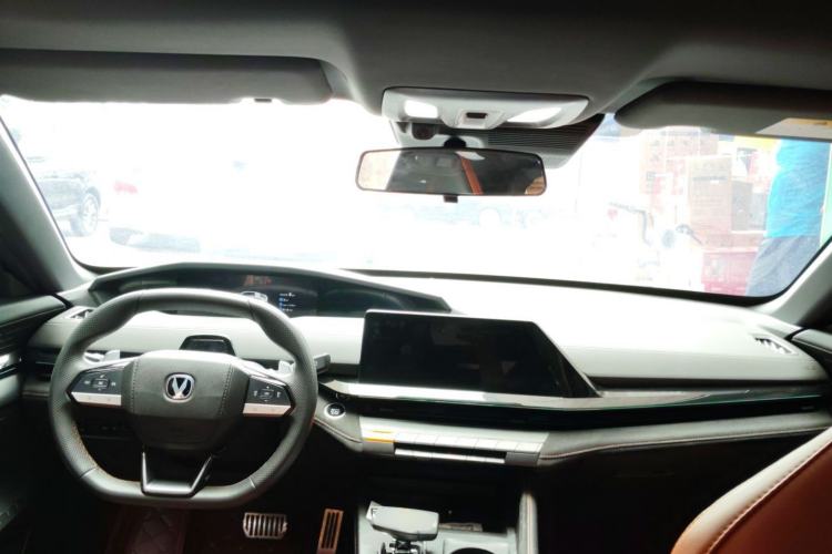 Used CHANGAN UNI-V 2024 1.5T Prestige Edition Center Console
