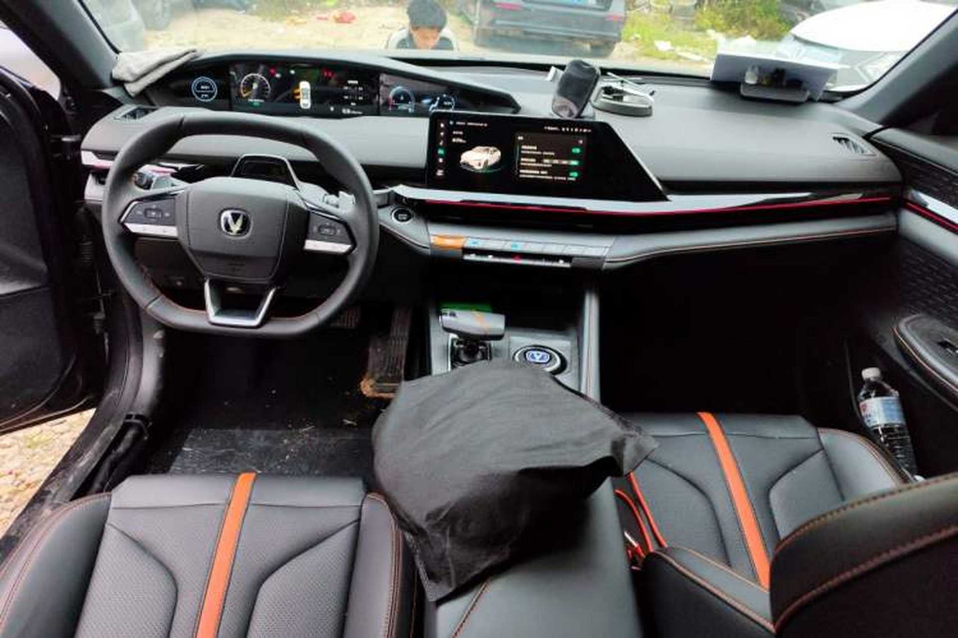 Used CHANGAN UNI-V 2024 1.5T Prestige Edition Center Console