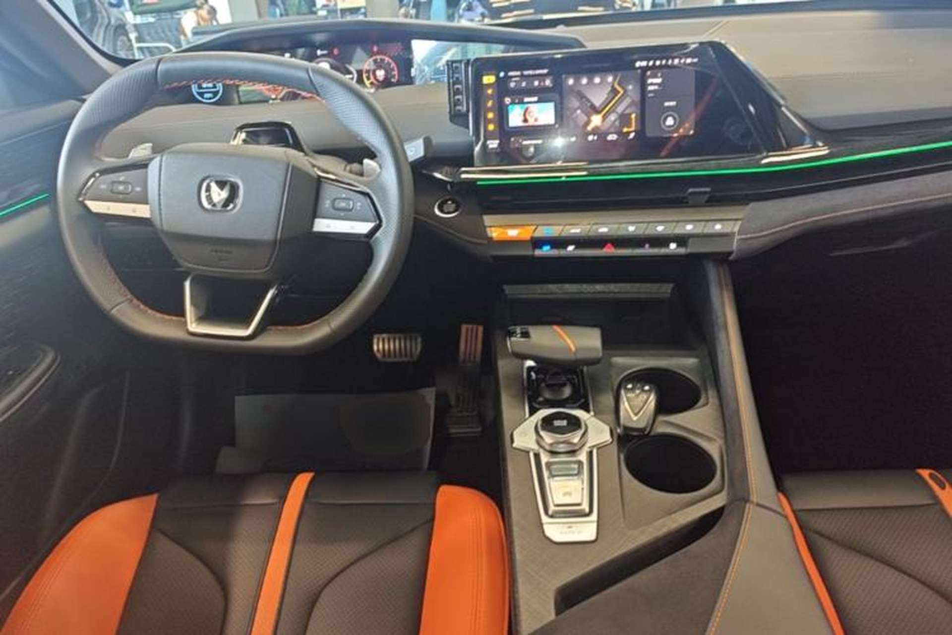 Used CHANGAN UNI-V 2024 1.5T Prestige Sport Edition Center Console