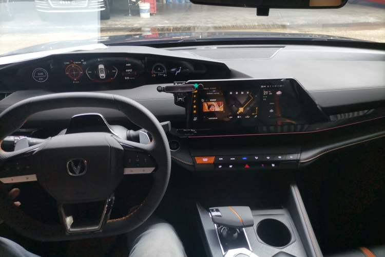 Used CHANGAN UNI-V 2024 1.5T Prestige Edition Center Console