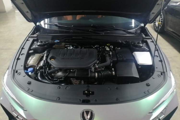Used CHANGAN UNI-V 2024 2.0T Classic Sport Edition Engine Bay