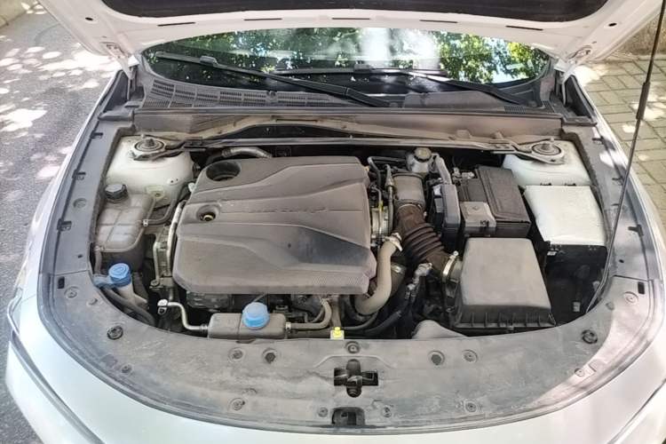 Used CHANGAN UNI-V 2024 1.5T Prestige Edition Engine Bay