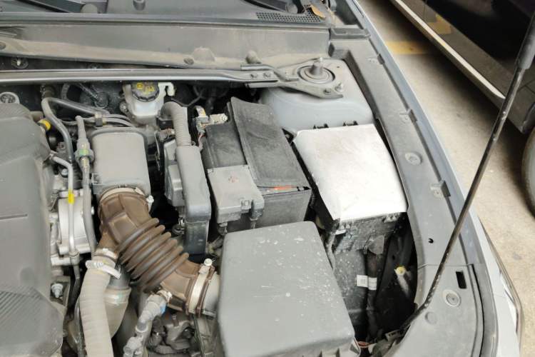 Used CHANGAN UNI-V 2024 1.5T Prestige Edition Engine Bay Left