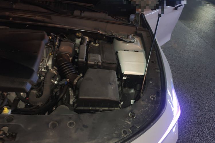 Used CHANGAN UNI-V 2024 1.5T Prestige Edition Engine Bay Left