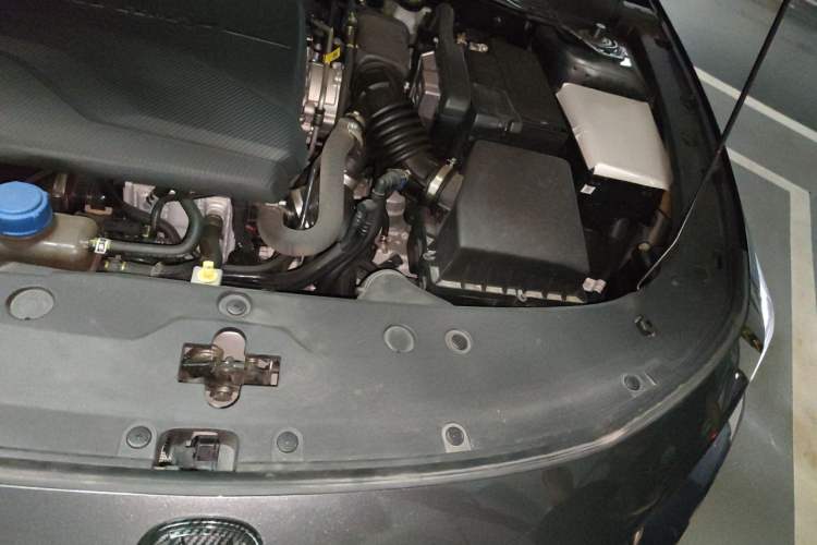 Used CHANGAN UNI-V 2024 1.5T Prestige Sport Edition Engine Bay Left