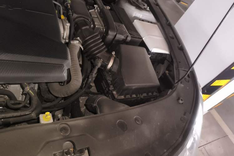 Used CHANGAN UNI-V 2024 1.5T Prestige Edition Engine Bay Left
