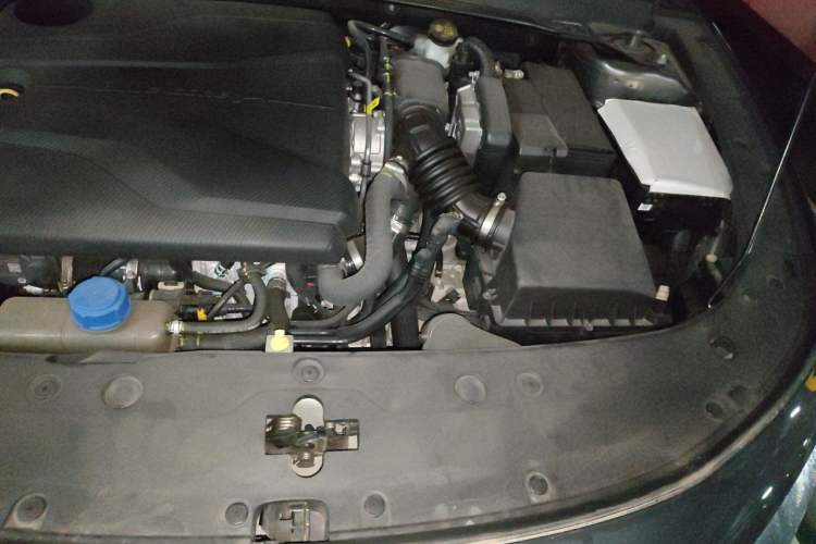 Used CHANGAN UNI-V 2024 1.5T Prestige Edition Engine Bay Left