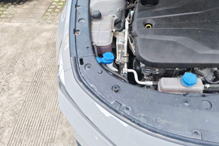 Used CHANGAN UNI-V 2024 1.5T Prestige Edition Engine Bay Right