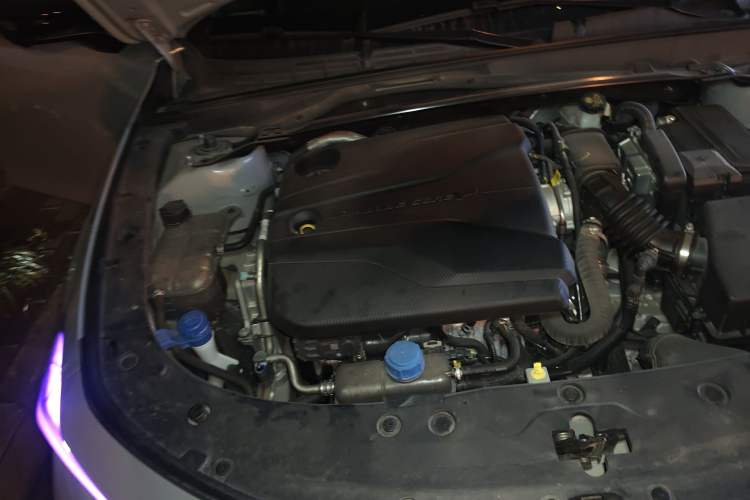 Used CHANGAN UNI-V 2024 1.5T Prestige Edition Engine Bay Right