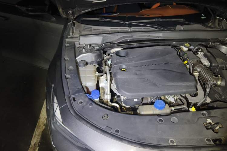 Used CHANGAN UNI-V 2024 1.5T Prestige Sport Edition Engine Bay Right