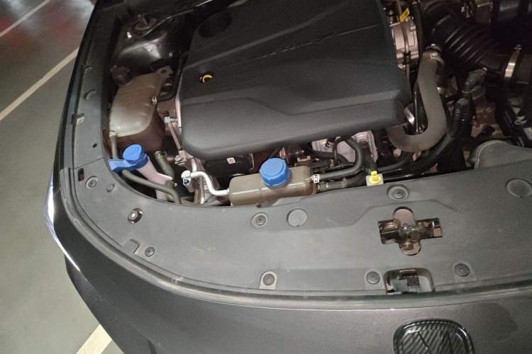 Used CHANGAN UNI-V 2024 1.5T Prestige Sport Edition Engine Bay Right