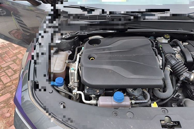Used CHANGAN UNI-V 2024 1.5T Prestige Sport Edition Engine Bay Right