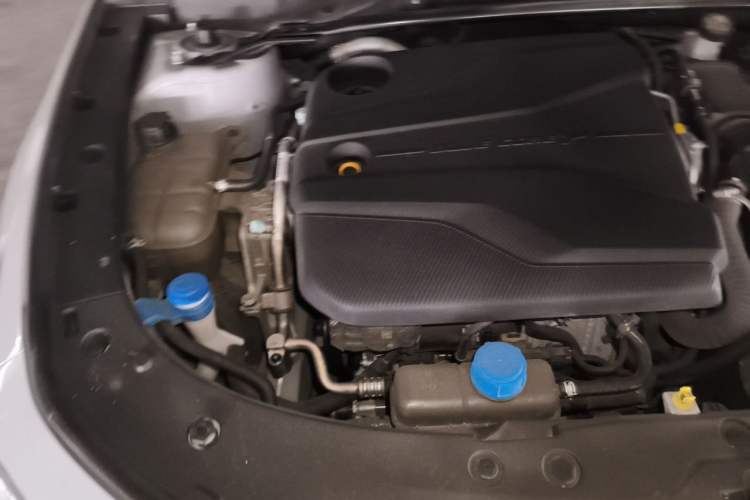 Used CHANGAN UNI-V 2024 1.5T Prestige Edition Engine Bay Right