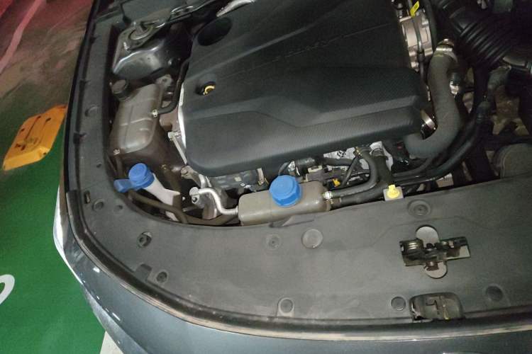 Used CHANGAN UNI-V 2024 1.5T Prestige Edition Engine Bay Right