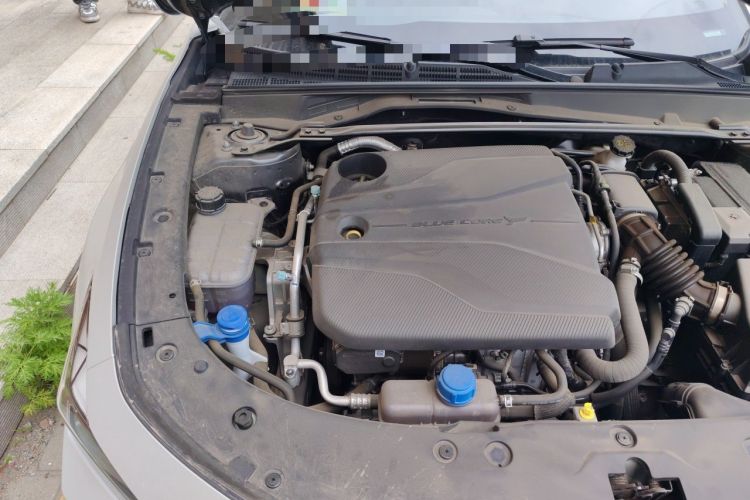 Used CHANGAN UNI-V 2024 1.5T Prestige Sport Edition Engine Bay Right